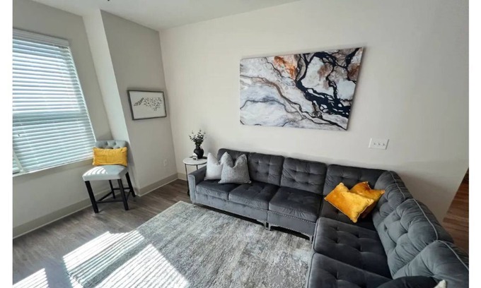 Dixie - Berryhill Apartment | ⭐️New Upscale Haven near Uptown & Airport