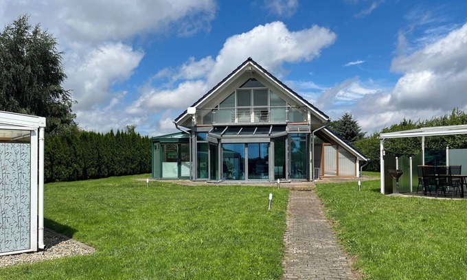 Laage House | New vacation home 125sqm glass house to slow down