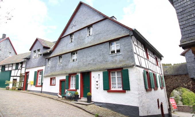 Reifferscheid House | NEW vacation property: Vacation for individualists in a historic complex
