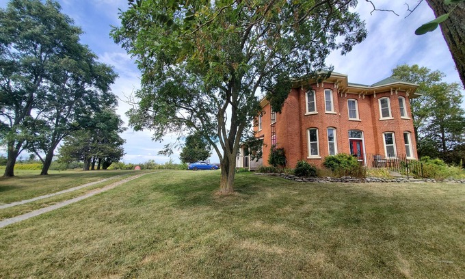 Prince Edward House | NEW - Victorian Italianate offering top Amenities