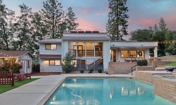 Mariposa House | NEW! Views/3 Bedroom+Office+Play Room. POL/SPA and EV CHARGER. Family Friendly