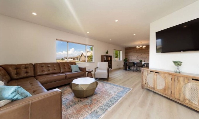 Redlands House | NEW! Views, Hot Tub & Trails