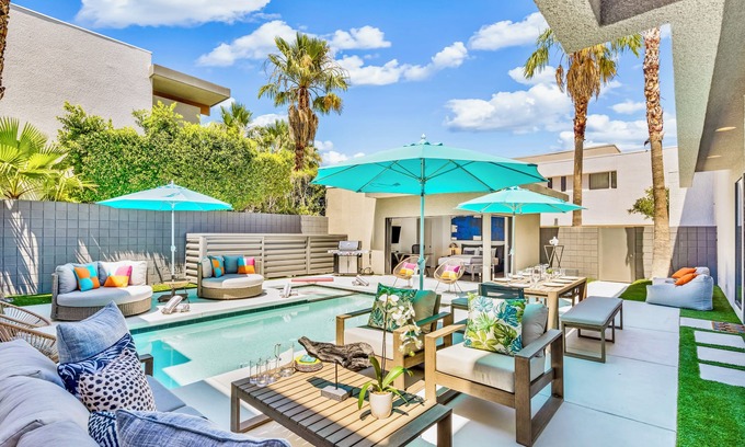 Baristo House | New! Villa Moderne: Luxe Modern Townhome, Private Pool/Spa
