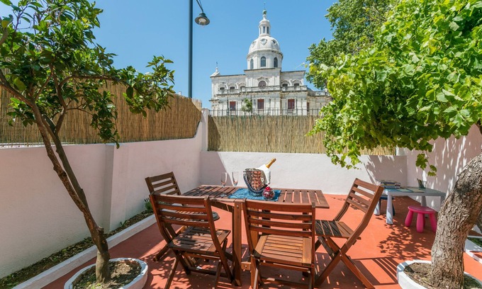 Linda-a-Velha Apartment | NEW! Vintage Apartment in Historic Lisbon