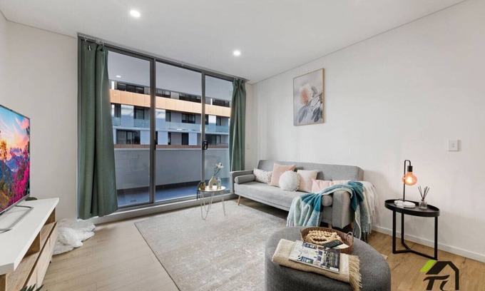 Wolli Creek Apartment | New Vivid 2 bedrooms Apts in Heart of Wolli Creek