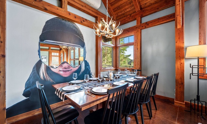 Ellicottville Ski Chalet | NEW! - Walk to Village!👍 Stunning timber chalet!👌 Hot-Tub, Bonfire🔥& more!