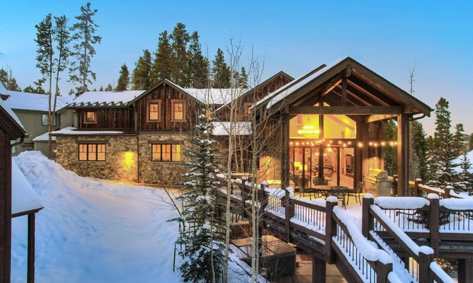 Warrior's Mark West House | NEW Wandering Moose on Peak 10, Epic Views, Hot Tub, LOCATION!