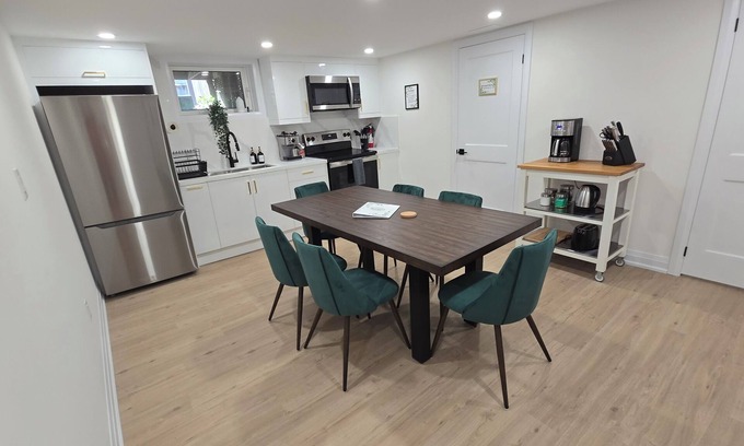 Aldershot House | New Warm & Comfort Tranquil Home by the Lake