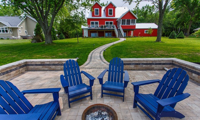 Luxemburg House | New Waterfront home with kayaks & Fire pit+ Close to Green Bay and Sturgeon Bay