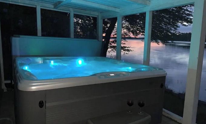 Eddington House | ✨ New ✨WATERFRONT Hot Tub ♨🛁 Fire Pit 🔥Near Acadia
