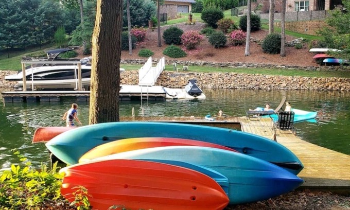 Barium Springs House | NEW! Waterfront Lake Norman -Hot tub, dock, kayaks, paddleboards