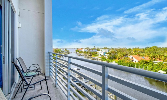 Central Sarasota Condo | NEW! Waterfront Luxury in Sarasota – Near Downtown & Beaches!