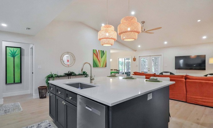 Interchange Square House | NEW: Waterfront Oasis w/Heated Pool, Dock, Kayaks
