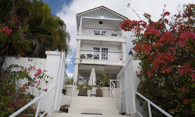 Prospect Villa | New West Coast Villa