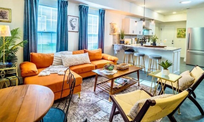 Graysville House | 𝔑𝔢𝔴 𝔚𝔬𝔯𝔩𝔡 Entire townhome near MALL