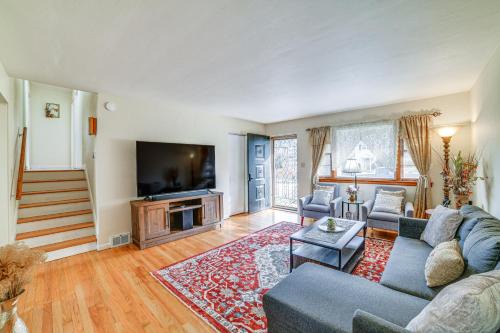 Binghamton House | New York Abode 2 Mi to Binghamton University!