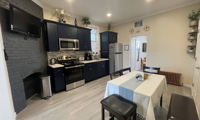 Stapleton House | New York City Apartment By The Free Staten Island Ferry!