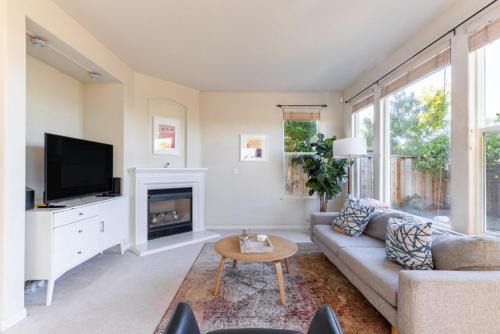 Newark Apartment | Newark 4br w backyard patio ac garage SFO-1586