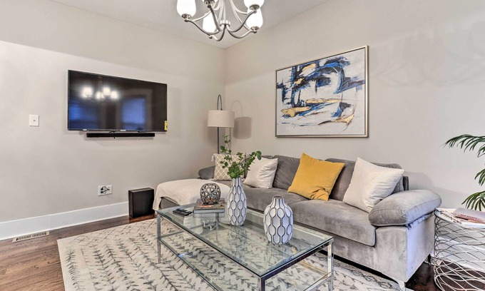 Weequahic House | Newark Townhome Near Airport - Pet Friendly!