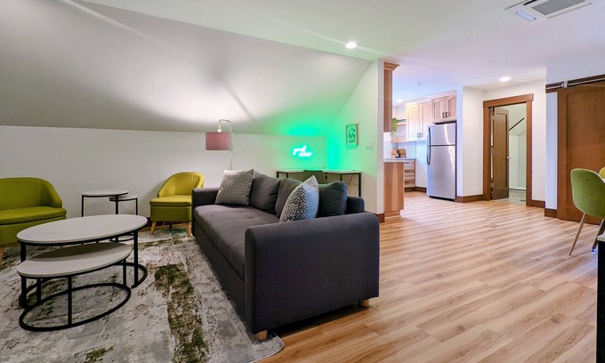 Newberg Apartment | Newberg Wine Country Suites: Gris Room