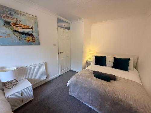 Swindon House | Newbury House Long Stays Free Parking and Wifi