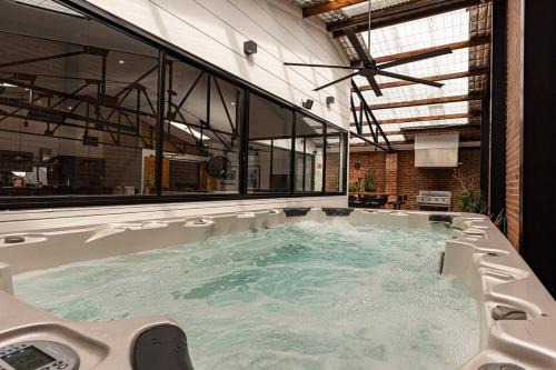 Newcastle West House | Newcastle CBD Penthouse, Spa & Entertainment