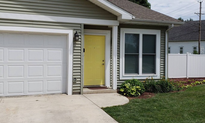 Rensselaer Apartment | Newer 2 bedroom 1 bath with attached garage and free washer/dryer in a great loc