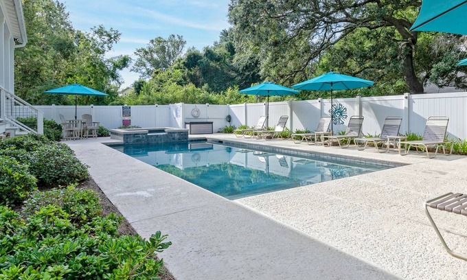Saint Simons Island Cottage | Newer Construction - Short Walk to Beach - Hot Tub/Large Pool - 16' x 32'
