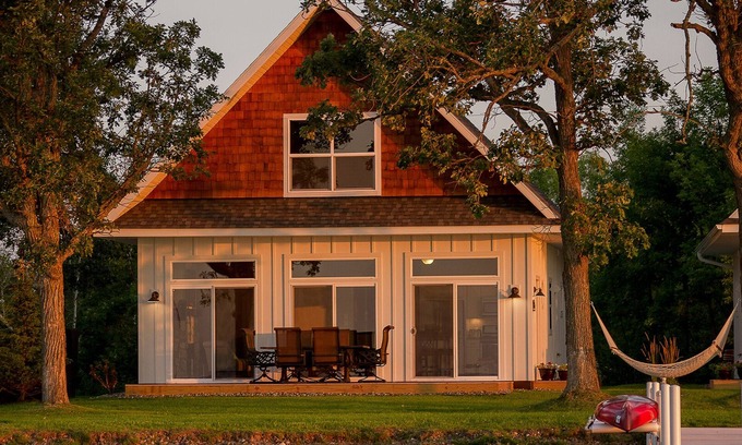 East Gull Lake Cottage | Newer Construction - Gull Lake Cottage on Squaw Point - 1 of 2 - East Cottage