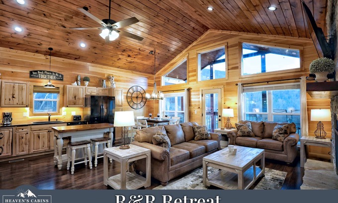 Gatlinburg Cabin | Newer Construction! 2 Bedroom Luxury Cabin- 1 Mile from Downtown