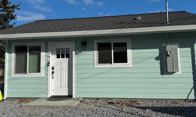 Weed Cottage | Newer Cozy Cottage w/Saltwater Spa!