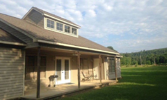 Houston House | Newer, quiet, spacious country home, great for relaxing or as a travel hub