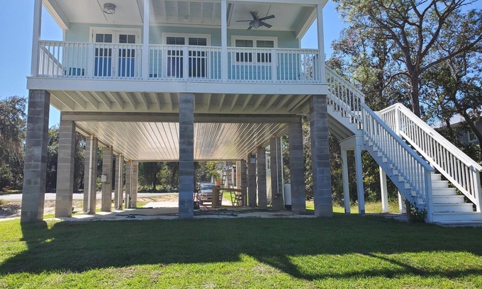 Steinhatchee House | Newer riverfront home with great views and boat slip