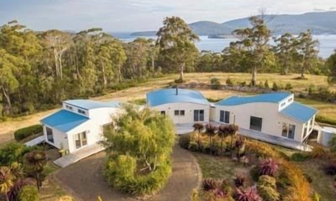 Dover House | NewHaven, private retreat overlooking Dover Bay