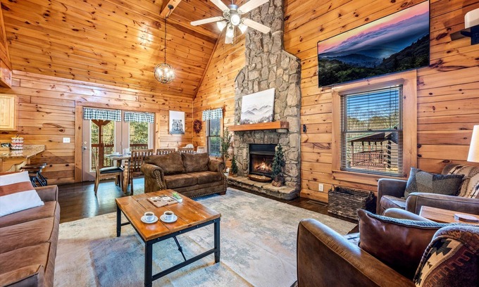 Sevierville Cabin | NewListing!~Mins to Dollywood~Game &Theater Room~HotTub~4B4b~Sleep14