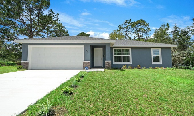 Dunnellon House | Newly Build home!Near Rainbow lakes,WEC with WiFi BBQ grill,Firepit in Dunnellon