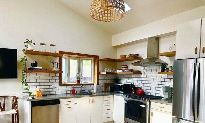 Gardena House | Newly Built 2BR / AC / BBQ + Firepit