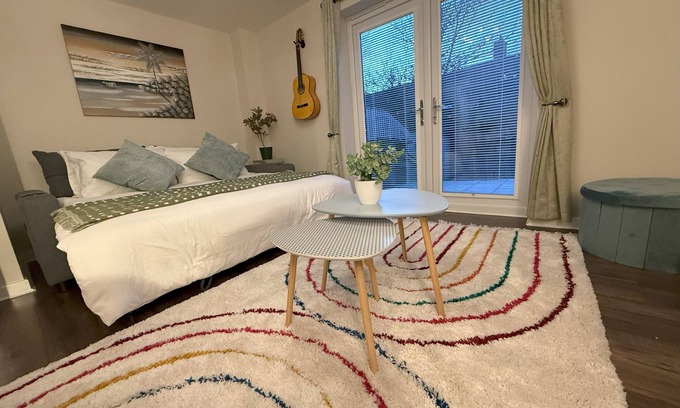 Newcastle-upon-Tyne House | Newly Built 3BR Gem:King Beds, Fast Wi-Fi, Free Parking, Close to Airport & City