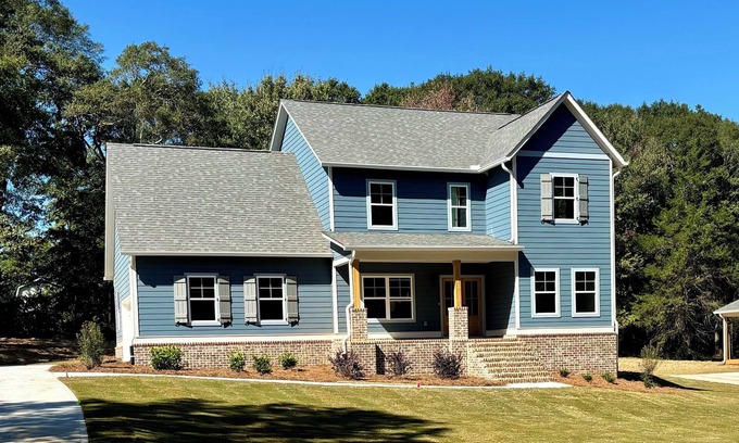 Watkinsville House | Newly Built 5 BR, 6 Miles to UGA, Fire Pit, Sauna, Game Room.