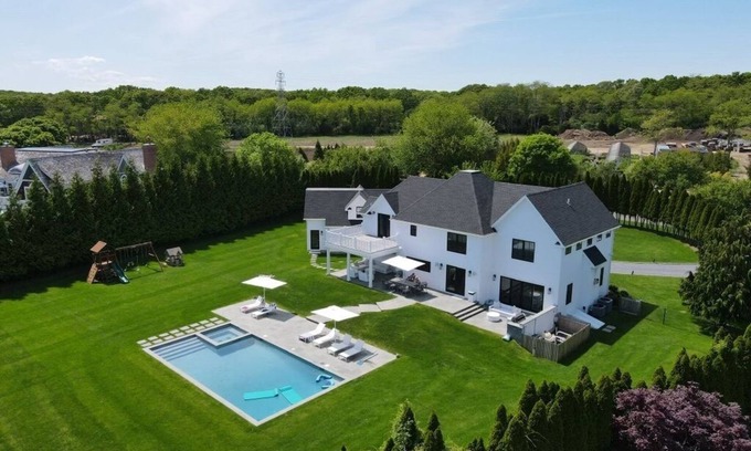 Water Mill House | Newly Built 6 Bed/5.5 Bath Modern Farmhouse with Pool and Hot tub
