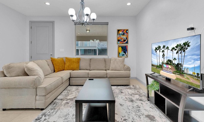 Brownsville House | Newly Built Contemporary Villa