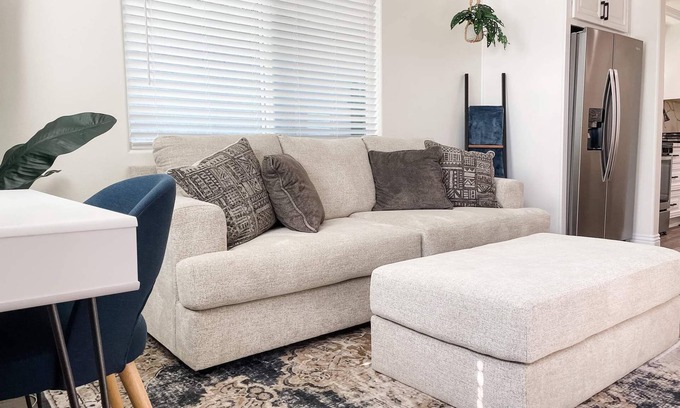 Simi Valley House | Newly built guest house with full kitchen and washer/dryer