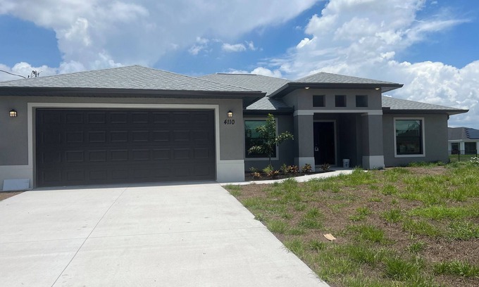 Sunshine House | Newly built home near SWIFlorida airport