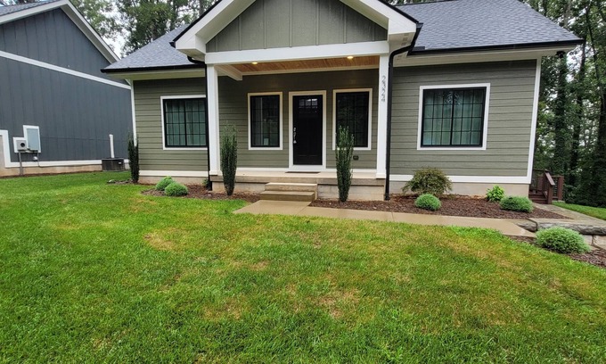 Balfour House | Newly built home in Hendersonville
