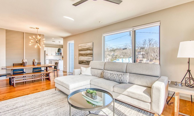 Historic Montford Apartment | Newly built loft near downtown with WiFi, rooftop deck, gas grills & city views