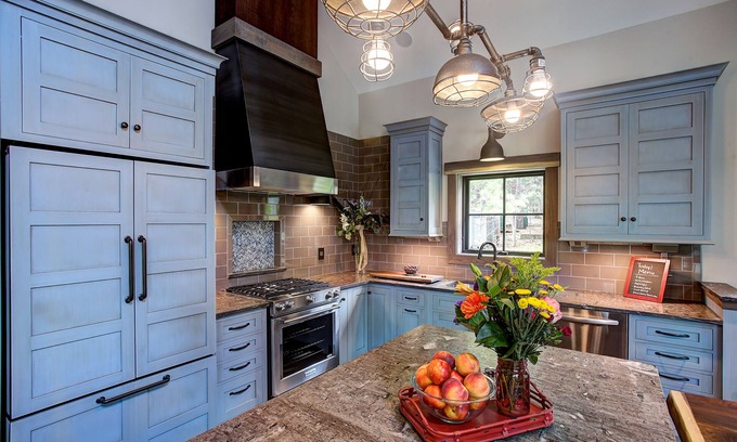 Mayfield House | Newly Built Luxury Lakefront Lodge With Sandy Beach,Kayak/SUPs, Dock