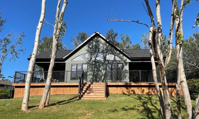 Bayview Cottage | Newly built, modern cottage 5 min to National Park