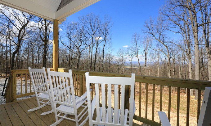 New Market House | Newly Built Mountain Views-Private Trail Access to Shenandoah National Forest