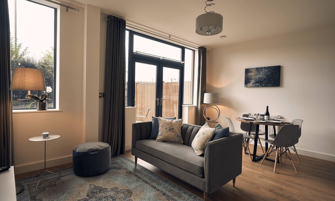 Hungerford Apartment | Newly Built One Bedroom Apartment with Patio