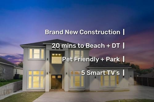 Calallen House | Newly Built Stylish Retreat with Designer Kitchen - Near Park & Beach